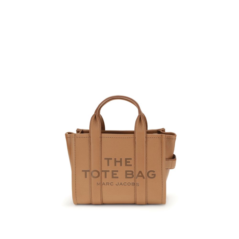 Small Crossbody Tote Handbag by Marc Jacobs for women in bos taurus calf grained leather brown, monogram & print features an refined silhouette, showcasing a secure , ample , and versatile crossbody-strap, shoulder-strap, handle & adjustable-strap for a sophisticated refined aesthetic.