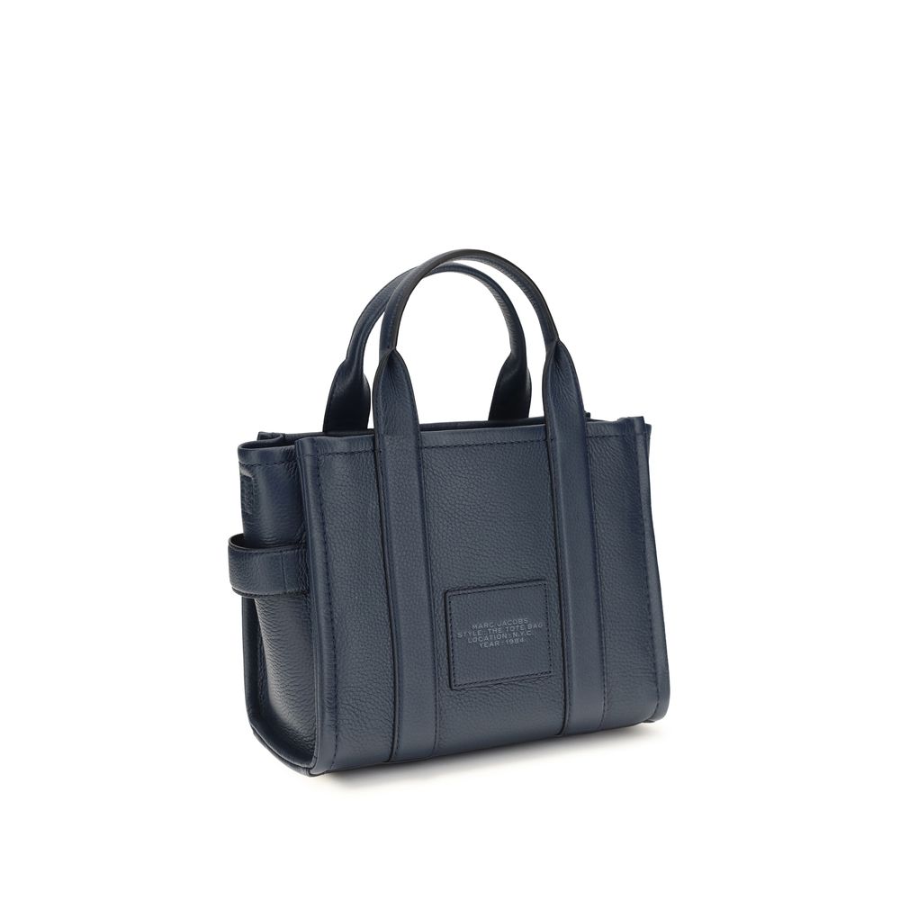 Small Crossbody Tote Handbag by Marc Jacobs for women in bos taurus calf grained leather blue & monogram features a contemporary silhouette, showcasing a secure , ample , and contemporary crossbody-strap, shoulder-strap, handle & adjustable-strap for a sophisticated look.