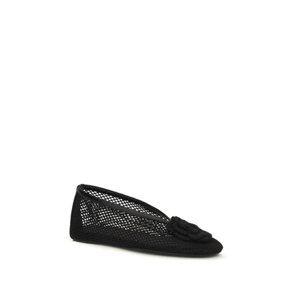 Ballet Flat Shoes by Ganni for women in polyethylene polyurethane & viscose black & floral features an captivating silhouette, showcasing the captivating style of the Crochet Jenny Women's Polyethylene Polyurethane & Viscose Ballet Flat Shoes with its distinct and refined square toe style.