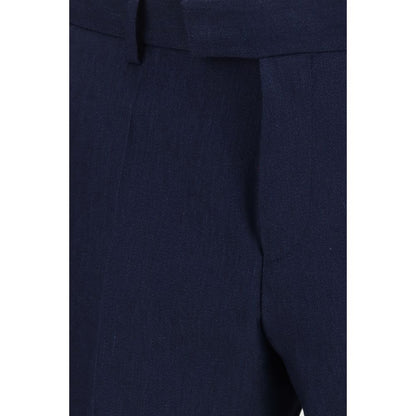 This Pant Suit by Hugo Boss Black for men in merino virgin wool & mohair black & blue presents a discerning silhouette, featuring a sophisticated and a discerning relaxed-fit & slim for a refined and polished look.