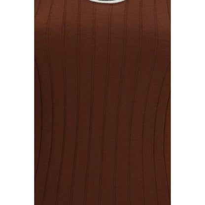 T-Shirt by Brunello Cucinelli for women in cashmere bordeaux showcases a fashionable silhouette, elegantly detailed with a fashionable and for a sophisticated, high-fashion look.