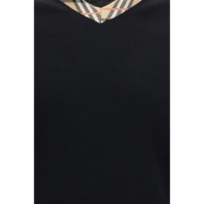 Sweatshirt by Burberry for men in merino wool black, sand & signature features an magnificent silhouette, showcasing a sophisticated v-neck neckline and detail for a truly magnificent finish.