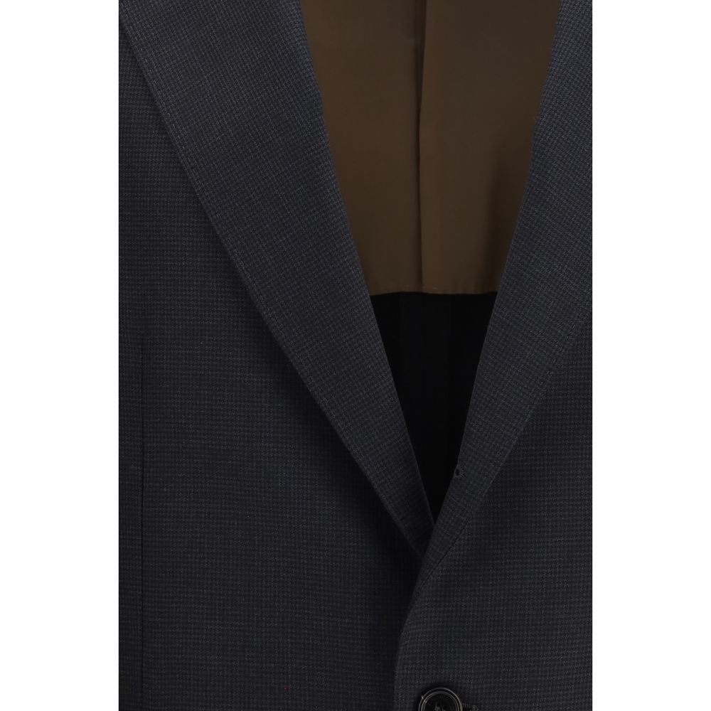 Jacket by Brunello Cucinelli for men in merino wool & cupro black, horn & houndstooth presents a impeccable silhouette, showcasing distinct pockets and a impeccable for a sophisticated finish.