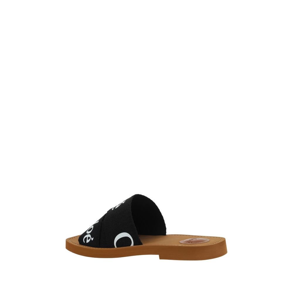 Flat Sandals by Chloé for women in polyester cotton & linen black & signature showcases a sculptural silhouette as Woody Women's Polyester Cotton & Linen Flat Sandals, defined by a sculptural flat and sculptural square toe style for a sculptural look.