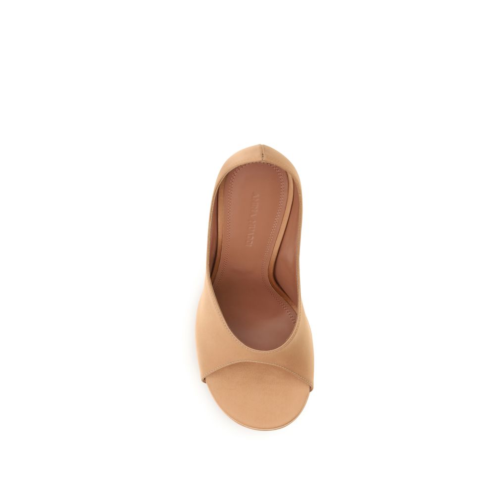 High-Heel Platform Stiletto Pumps Heels by Amina Muaddi for women in silk beige features an captivating silhouette, showcasing the elegant Women's Silk High-Heel Platform Stiletto Pumps Heels design with a stiletto high-heel platform and a sophisticated open toe style.