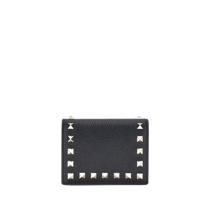 Wallet by Valentino Garavani for women in bos taurus calf leather black presents a streamlined silhouette, showcasing the sophisticated design of the Rockstud Bos Taurus Calf Leather Wallet collection with functional .