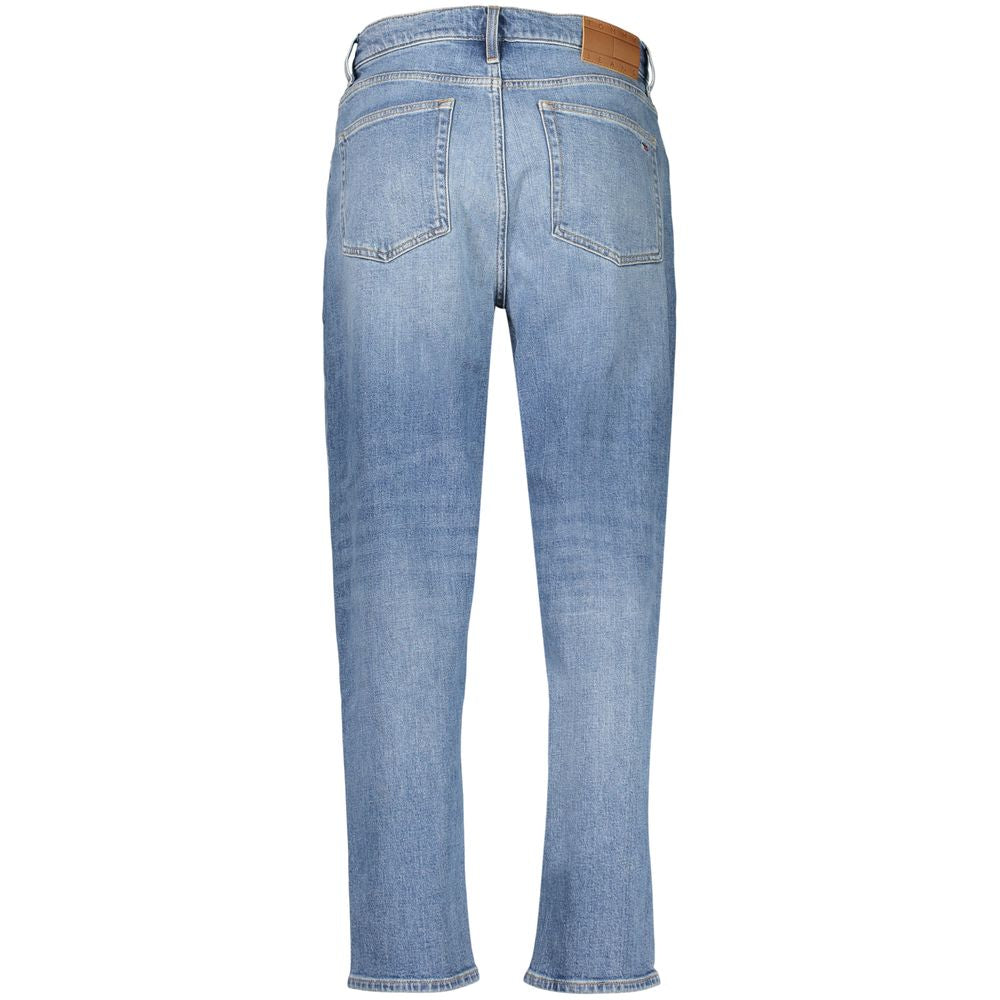 Jeans by Tommy Hilfiger for women in denim cotton blue presents a refined pantology silhouette, artfully defined by a refined pantology tapered-leg & mom, long, and a sophisticated .