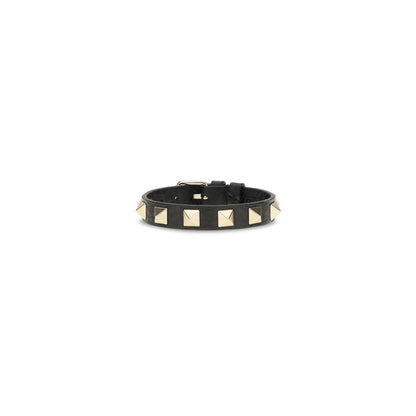 Bracelet by Valentino Garavani for women in bos taurus calf leather black features an svelte silhouette, showcasing the svelte of the Rockstud Women's Bos Taurus Calf Leather Bracelet for a sophisticated, svelte look.