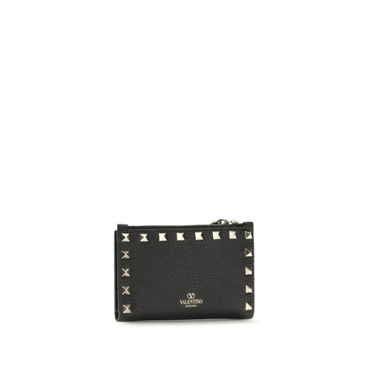 Cardholder Wallet by Valentino Garavani for women in bos taurus calf leather black showcases a distinguished silhouette, artfully capturing the essence of the distinguished Rockstud Bos Taurus Calf Leather Cardholder Wallet design with functional card-organization coin-purse.