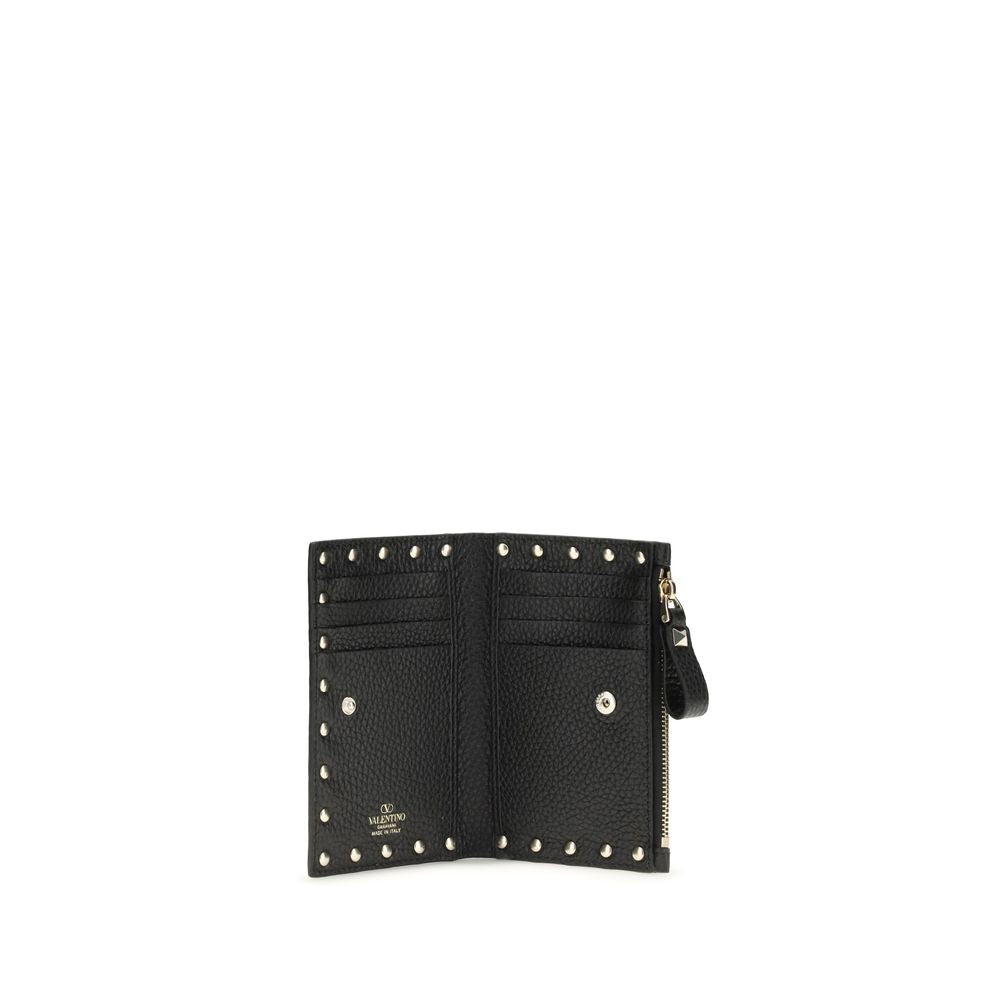 Cardholder Wallet by Valentino Garavani for women in bos taurus calf leather black presents a architectural silhouette from the Rockstud Bos Taurus Calf Leather Cardholder Wallet collection, showcasing architectural card-organization coin-purse for a architectural finish.
