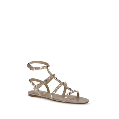 Flat Sandals by Valentino Garavani for women in bos taurus calf leather pink showcases a sculptural silhouette as Rockstud Women's Bos Taurus Calf Leather Flat Sandals, defined by a sculptural flat and sculptural for a sculptural look.