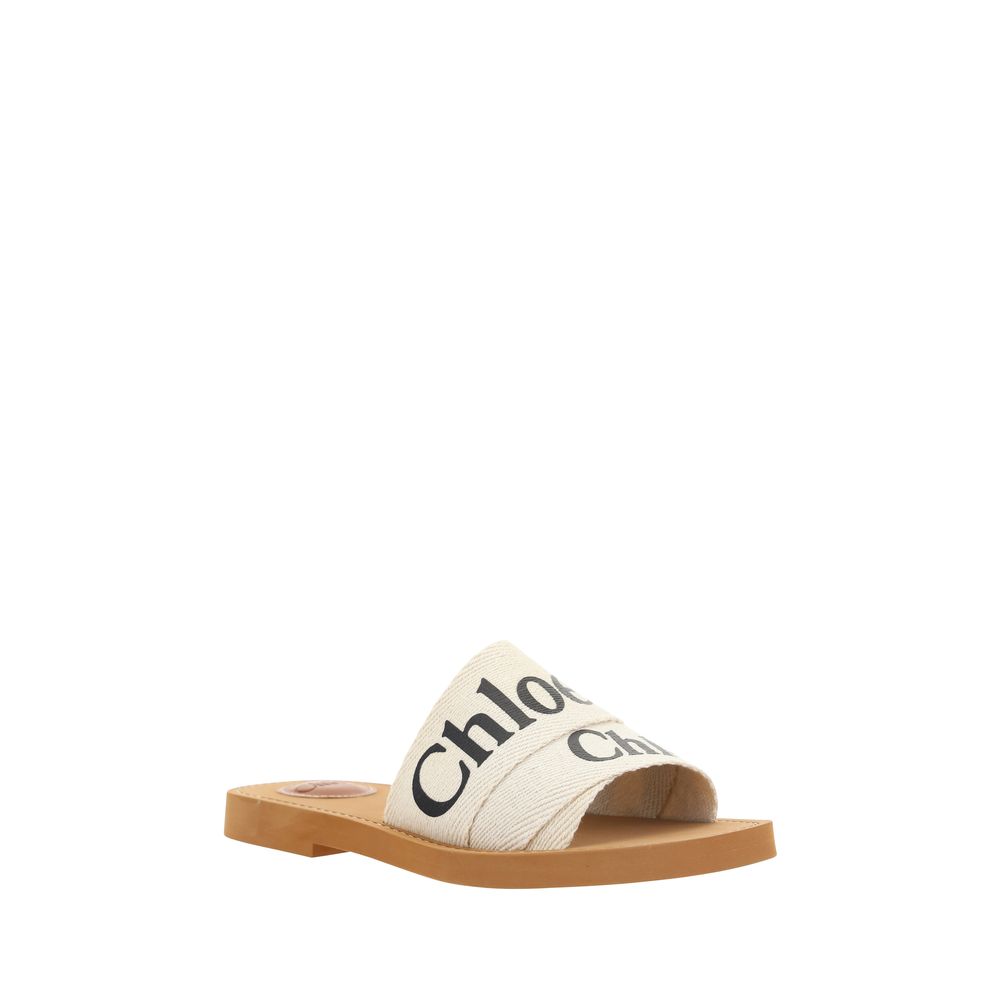Flat Sandals by Chloé for women in polyester cotton & linen white & signature showcases a sculptural silhouette as Woody Women's Polyester Cotton & Linen Flat Sandals, defined by a sculptural flat and sculptural square toe style for a sculptural look.