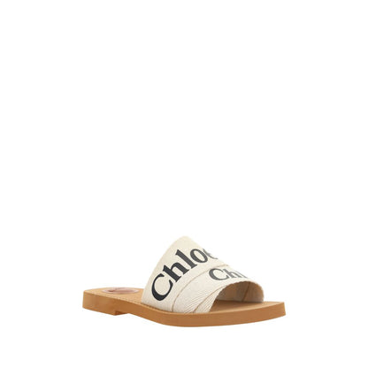 Flat Sandals by Chloé for women in polyester cotton & linen white & signature showcases a sculptural silhouette as Woody Women's Polyester Cotton & Linen Flat Sandals, defined by a sculptural flat and sculptural square toe style for a sculptural look.