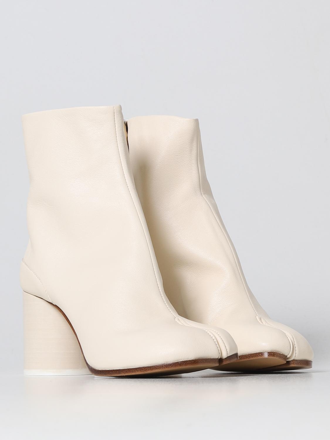 Ankle Boots by Maison Margiela for women in leather white features an enchanting design from the Women's Leather Ankle Boots collection, highlighting a enchanting and for a refined look.