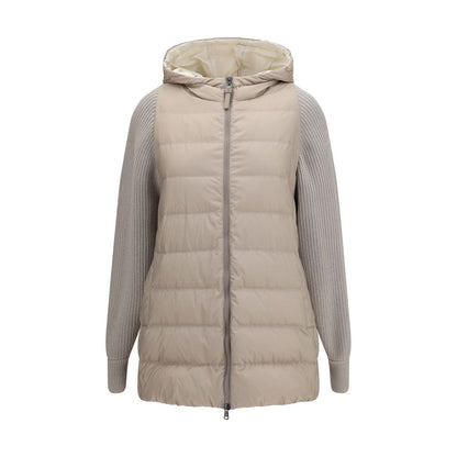 This Puffer Jacket by Brunello Cucinelli for women in polyamide & goose-down gray exhibits a edgy silhouette, meticulously detailed with functional pockets & insulated and a edgy for a edgy finish.