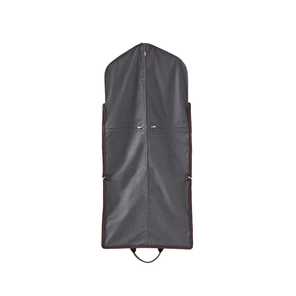 Travel Duffel Bag by Brunello Cucinelli for men in polyurethane polyester leather & viscose gray presents a chic silhouette from the Devotion Polyurethane Polyester Leather & Viscose Travel Duffel Bag collection, featuring a chic zipper, ample built-in-compartments, and versatile handle.