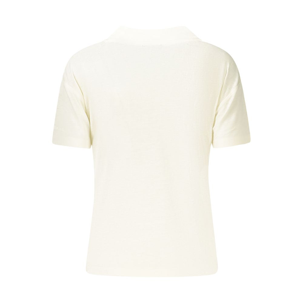 T-Shirt by North Sails for women in linen white showcases a unassuming silhouette, artfully detailed with a refined and unassuming for a sophisticated, contemporary look.