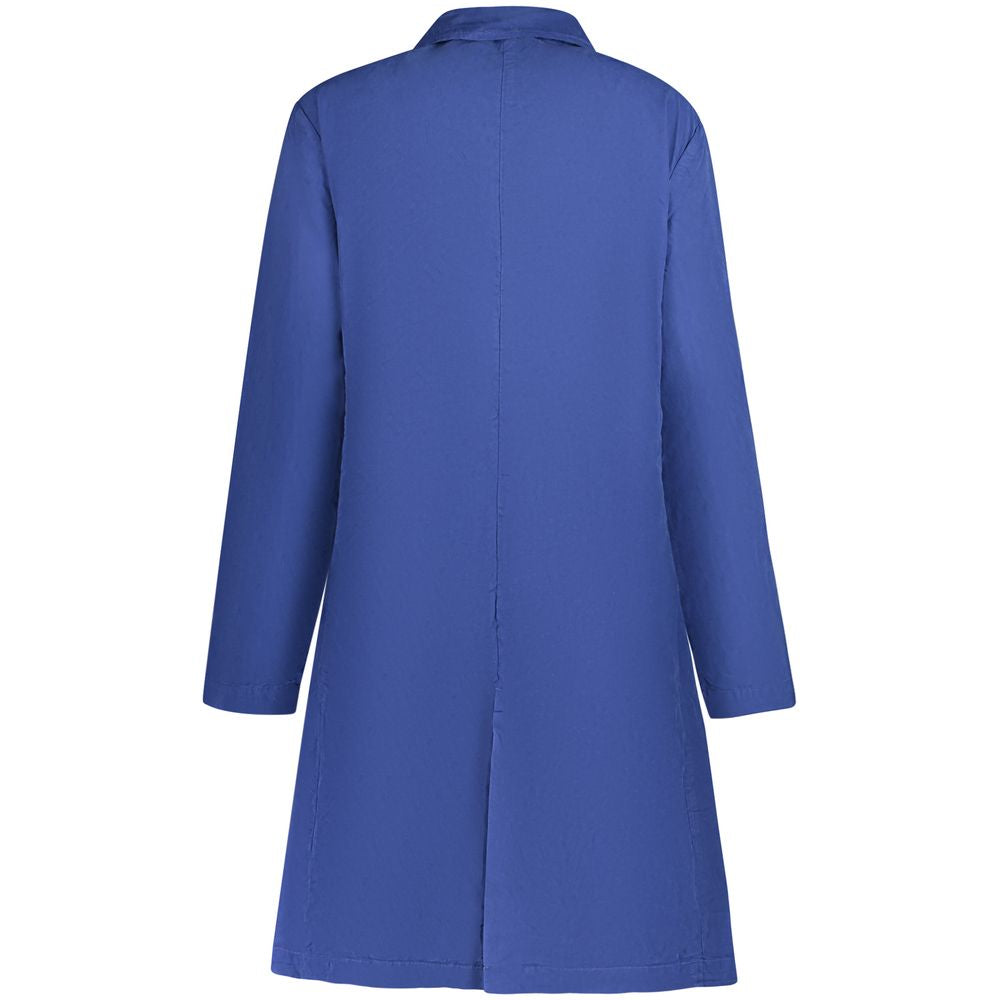 This North Sails women cotton Trench Coat in blue presents a high style silhouette, meticulously detailed with pockets and a high style for a sophisticated, timeless look.