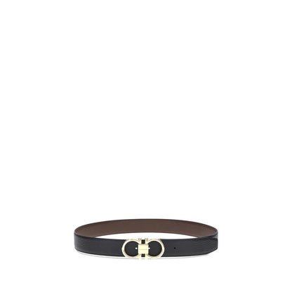 Belt by Ferragamo for men in bos taurus calf leather black & gold features a artisanal-chic design, artfully capturing the essence of the Gancini Bos Taurus Calf Leather Belt with a artisanal-chic finish.