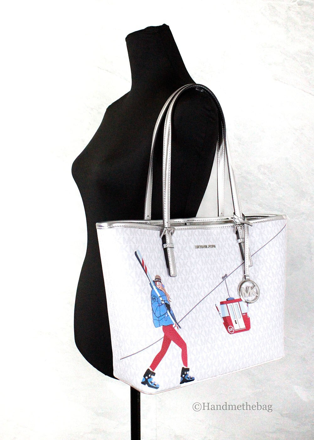 Medium Travel Tote Bag by Michael Kors for women in synthetic polyurethane leather silver, white, patterned & signature features an jet-set-ready silhouette, showcasing the Jet Set Travel Synthetic Polyurethane Leather Medium Tote Bag design with a secure hook, ample , and versatile handle.