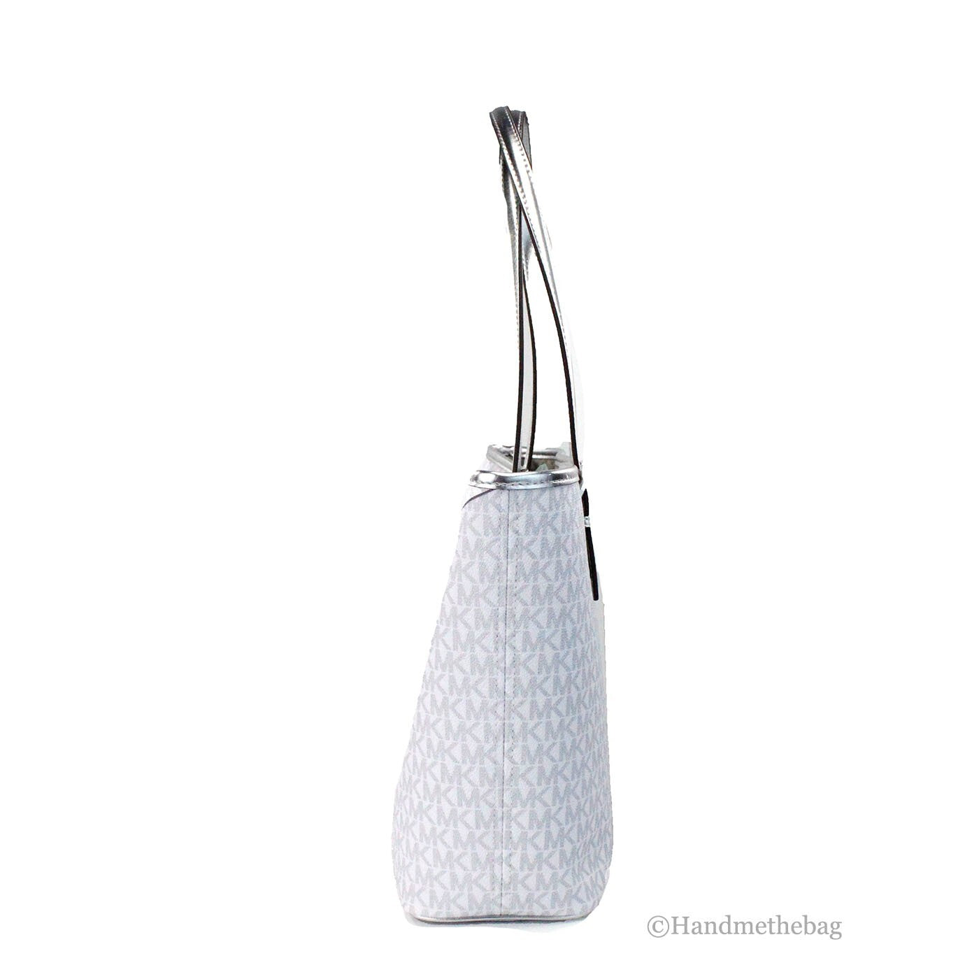 Medium Travel Tote Bag by Michael Kors for women in synthetic polyurethane leather silver, white, patterned & signature features a jet-set sophisticated Jet Set Travel Synthetic Polyurethane Leather Medium Tote Bag design with a secure hook, ample , and versatile handle for a jet-set sophisticated finish.