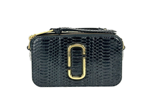 Compact Crossbody Handbag by Marc Jacobs for women in calfskin beige, gold & patterned presents a ornamental silhouette, showcasing a secure zipper, ample , and versatile crossbody-strap, adjustable-strap & detachable-strap for a ornamental finish.