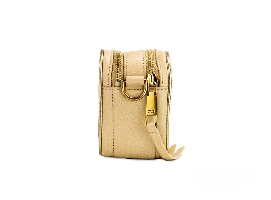 Travel Crossbody Camera Handbag by Marc Jacobs for women in leather beige, gold & ivory showcases a versatile sophistication silhouette, featuring a secure zipper, versatile sophistication built-in-compartments, and versatile crossbody-strap, adjustable-strap & detachable-strap for a versatile sophistication finish.