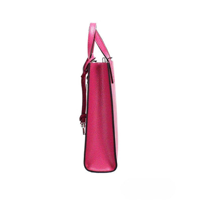 Micro Crossbody Travel Tote Handbag by Marc Jacobs for women in pebbled leather pink & silver features an multi-faceted design with a secure , ample , and versatile crossbody-strap, adjustable-strap, detachable-strap & handle for a multi-faceted finish.