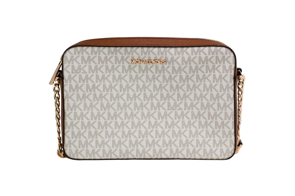 Large East West Crossbody Messenger Bag by Michael Kors for men in leather gold showcases a artisanal Jet Set Travel Leather Large East West Crossbody Messenger Bag design, featuring a secure zipper and ample with versatile crossbody-strap, shoulder-strap & handle for a artisanal look.