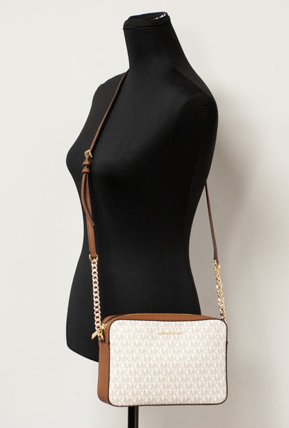 Large East West Crossbody Messenger Bag by Michael Kors for men in leather gold presents a artisanal Jet Set Travel Leather Large East West Crossbody Messenger Bag design, featuring a secure zipper, ample , and artisanal crossbody-strap, shoulder-strap & handle for a artisanal finish.