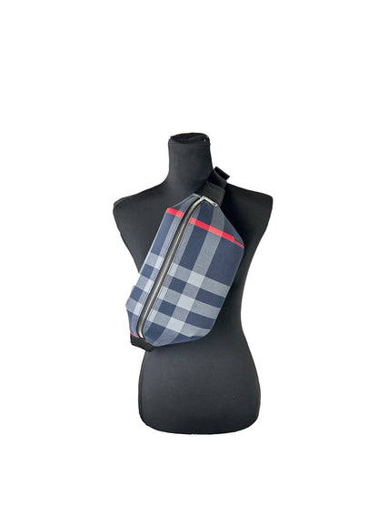 Medium Fanny Pack Belt Bag by Burberry for women in calfskin leather & nylon silver presents a jet-setting Sonny Calfskin Leather & Nylon Medium Fanny Pack Belt Bag design with a secure , ample , and versatile adjustable-strap & belt-strap for a jet-setting finish.