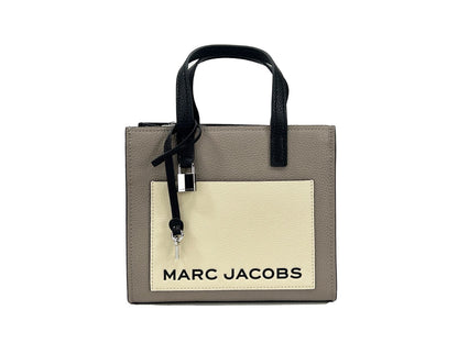 Mini Crossbody Tote Bag by Marc Jacobs for women in faux patent leather silver features a jet-set Faux Patent Leather Mini Crossbody Tote Bag design, complete with a secure zipper, ample , and versatile crossbody-strap, adjustable-strap & detachable-strap for a jet-set look.