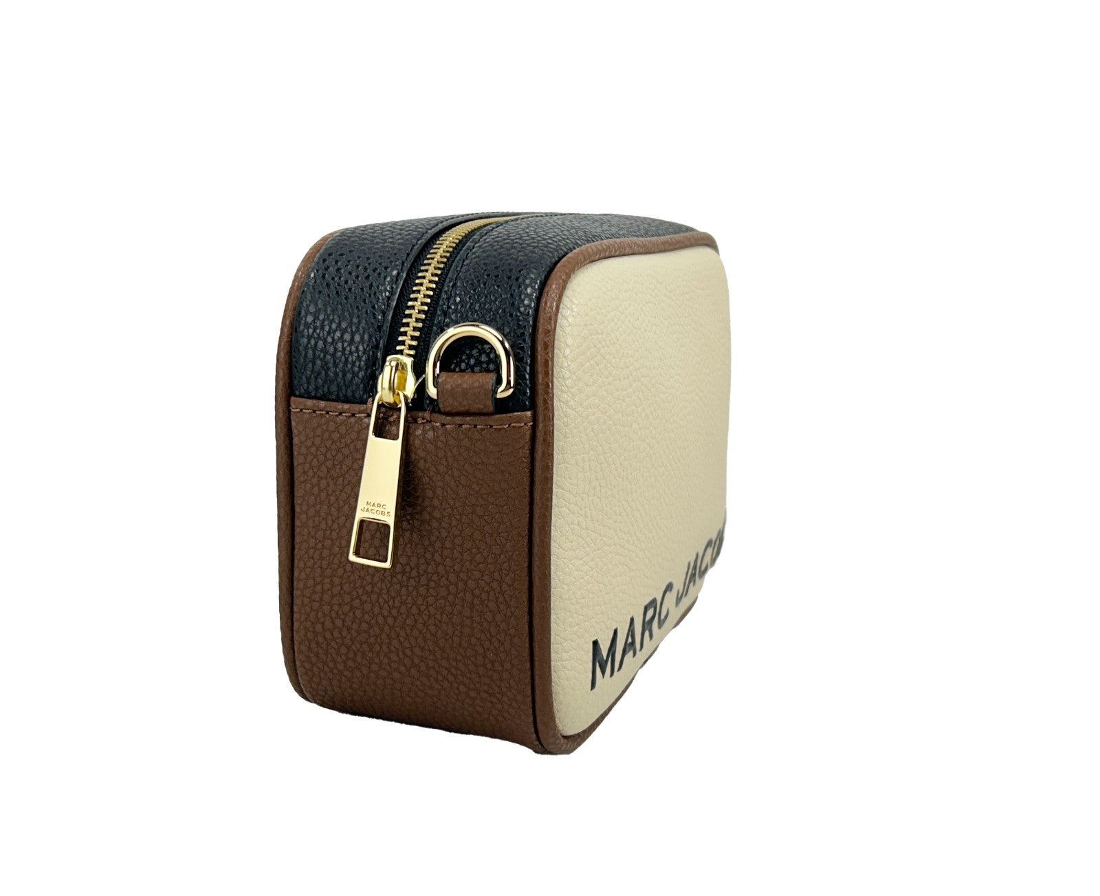 Crossbody Camera Handbag by Marc Jacobs for women in leather gold & marshmallow features an versatile silhouette, showcasing a secure zipper and versatile cardholder with versatile crossbody-strap, adjustable-strap & detachable-strap for a versatile finish.