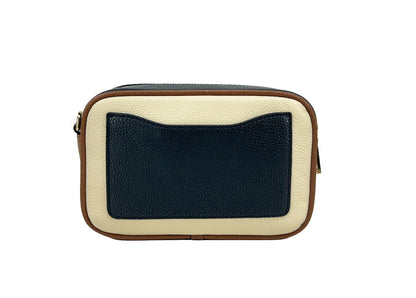 Crossbody Camera Handbag by Marc Jacobs for women in leather gold & marshmallow features an multi-faceted design with a secure zipper, ample cardholder, and versatile crossbody-strap, adjustable-strap & detachable-strap for a multi-faceted finish.
