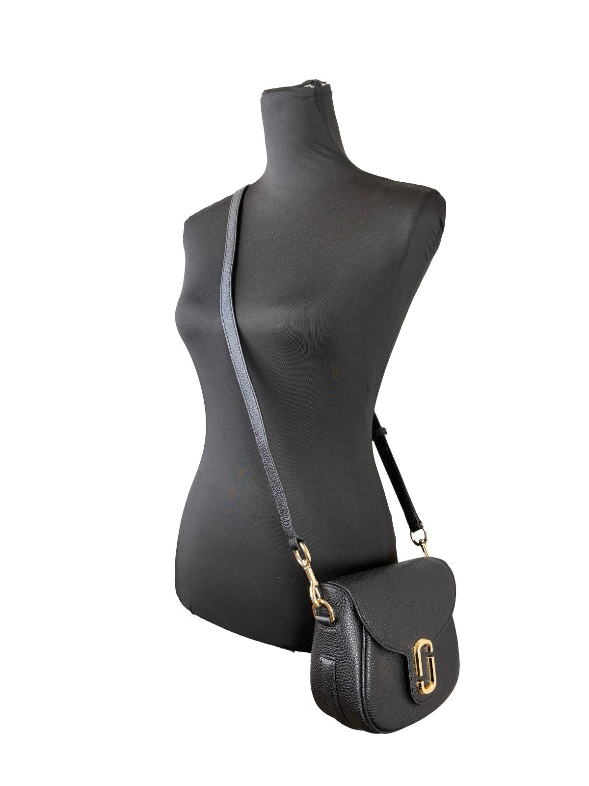 Crossbody Saddle Handbag by Marc Jacobs for women in pebbled leather black & gold features an versatile silhouette, showcasing a secure and versatile with versatile crossbody-strap, adjustable-strap & detachable-strap for a versatile finish.