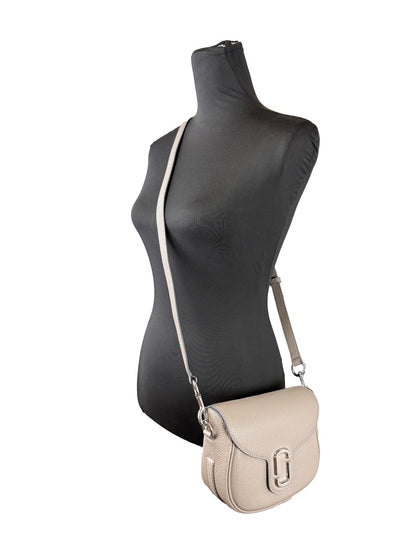Crossbody Saddle Handbag by Marc Jacobs for women in pebbled leather silver features a transformative sophistication silhouette, showcasing a secure , ample , and versatile crossbody-strap, adjustable-strap & detachable-strap for a transformative sophistication look.