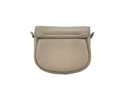 Crossbody Saddle Handbag by Marc Jacobs for women in pebbled leather silver features an multi-faceted design with a secure , ample , and versatile crossbody-strap, adjustable-strap & detachable-strap for a multi-faceted finish.