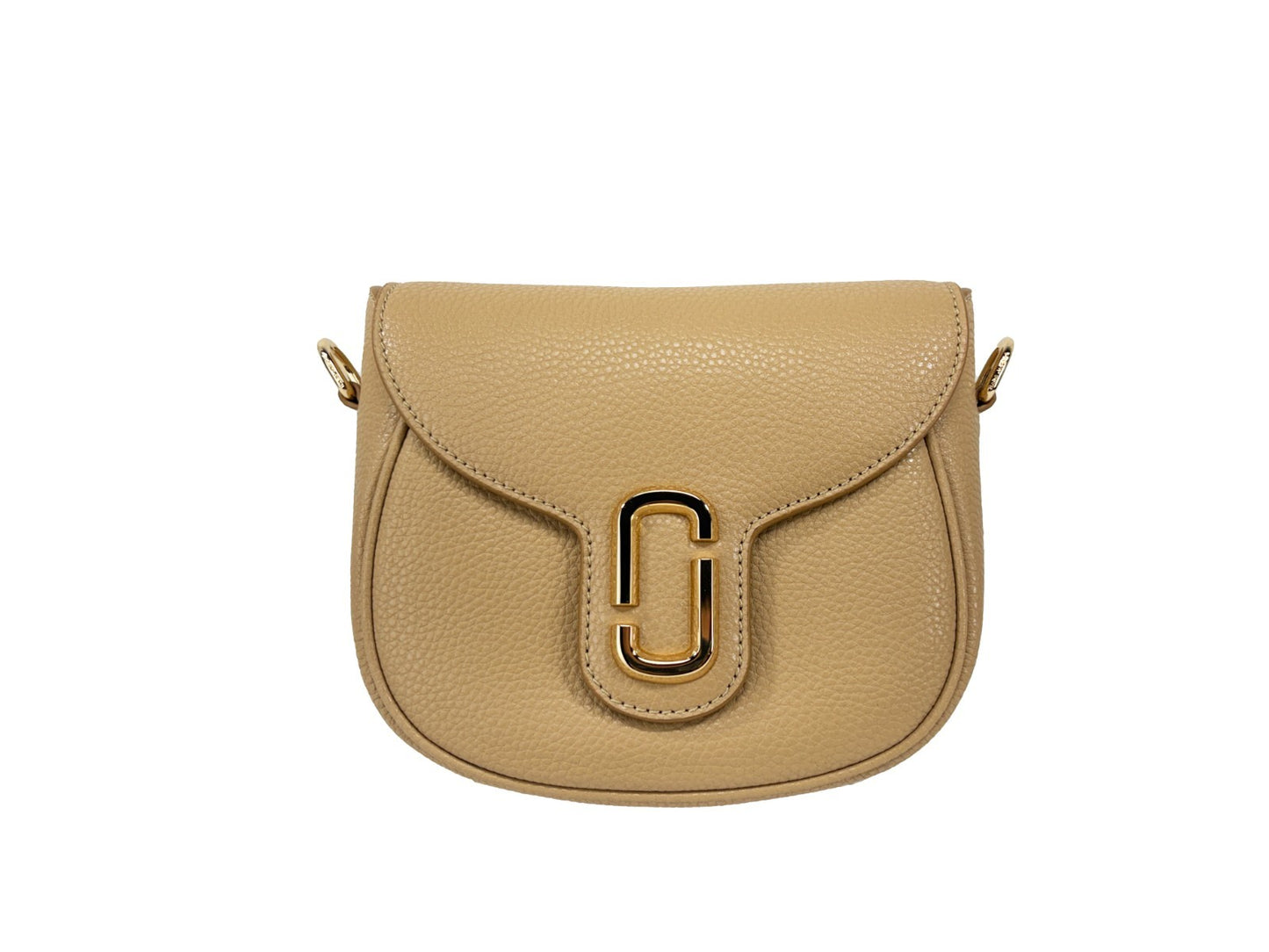 Crossbody Saddle Handbag by Marc Jacobs for women in pebbled leather camel & gold features a transformative elegance silhouette, showcasing a secure , organized , and versatile crossbody-strap, adjustable-strap & detachable-strap for a transformative elegance look.