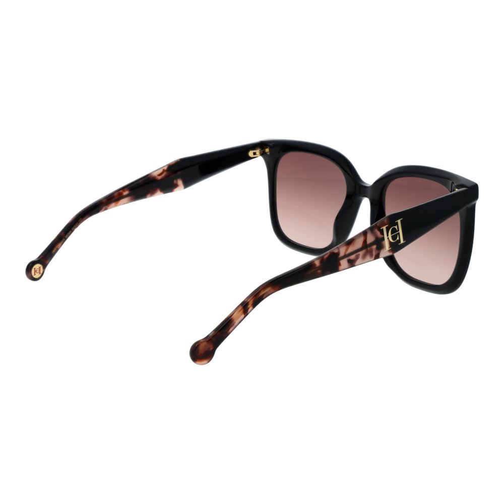 Sunglasses by Carolina Herrera for women in acetate black features an lustrous full-rim square frame design with black coloured frame detailing and gradient category-2-medium-tint lens for a lustrous aesthetic.
