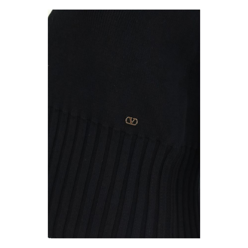 Cardigan by Valentino Garavani for women in cotton bicolour, black, gold & pearl features an impeccable silhouette, showcasing a sophisticated and detail for a truly impeccable finish.