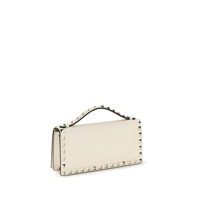 Cardholder Wallet by Valentino Garavani for women in bos taurus calf leather beige & signature showcases a discerning silhouette, artfully capturing the essence of Rockstud Bos Taurus Calf Leather Cardholder Wallet with its functional card-organization chain.