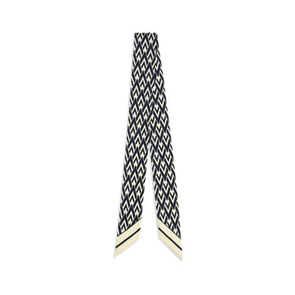 Scarf by Valentino Garavani for women in silk twill blue & print presents a cosy silhouette, artfully capturing the sophisticated design and premium aesthetic of the Silk Twill Scarf.