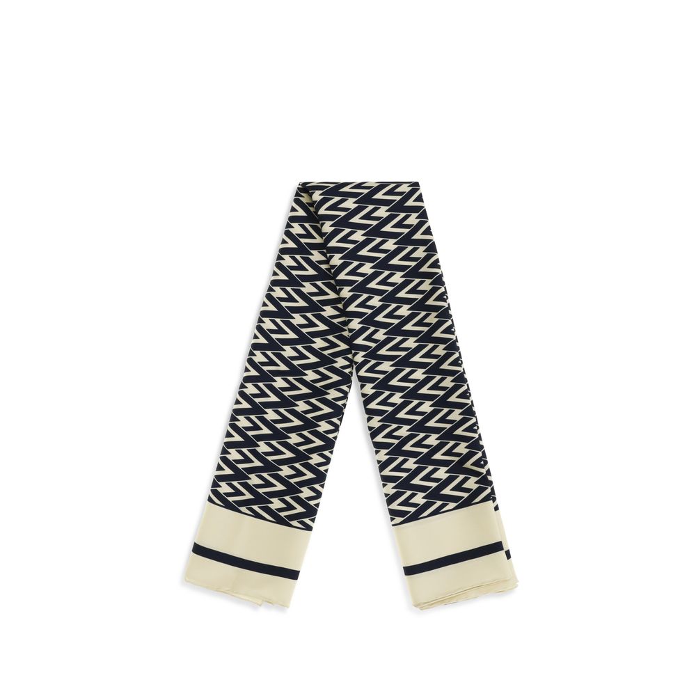 Scarf by Valentino Garavani for women in silk beige & print presents a cosy silhouette, artfully capturing the sophisticated design and premium aesthetic of the Silk Scarf.