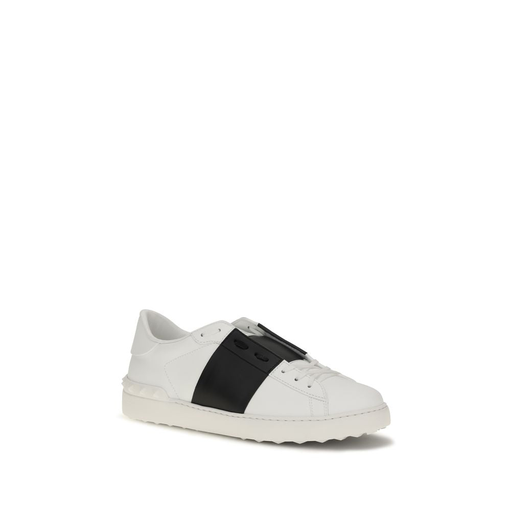 Sneakers by Valentino Garavani for men in bos taurus calf leather black & white features an timeless silhouette from the Men's Low Top Bos Taurus Calf Leather Sneakers collection, showcasing a signature low-top style with an timeless finish.