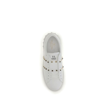 Sneakers by Valentino Garavani for men in bos taurus calfskin leather white features a chic design, perfectly showcasing the chic fashion style of this Rockstud Men's Fashion Bos Taurus Calfskin Leather Sneakers.
