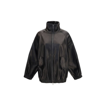 This Jacket by Brunello Cucinelli for women in leather black showcases a magnificent silhouette, meticulously crafted with a distinctive high-collar neckline and functional pockets for a magnificent finish.