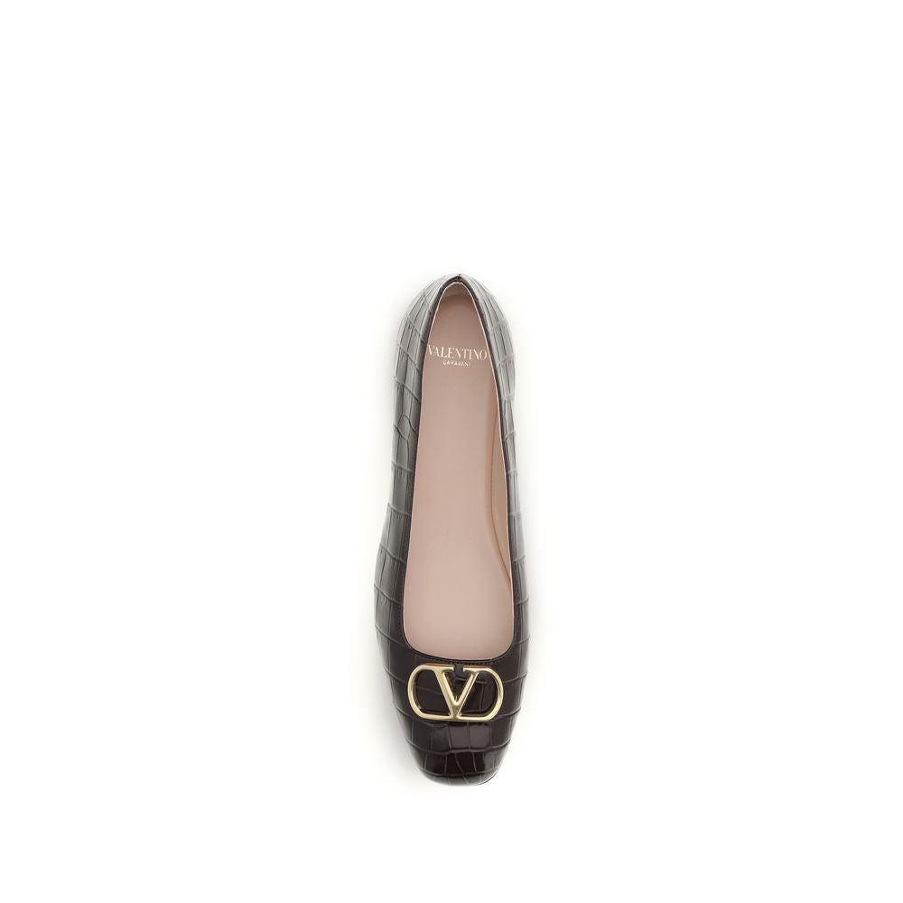 Ballet Flat Shoes by Valentino Garavani for women in bos taurus calfskin crocodile nappa leather brown & signature presents a effortless chic silhouette, showcasing the V Logo Women's Bos Taurus Calfskin Crocodile Nappa Leather Ballet Flat Shoes design with a effortless chic and for a sophisticated look.
