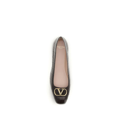 Ballet Flat Shoes by Valentino Garavani for women in bos taurus calfskin crocodile nappa leather brown & signature presents a effortless chic silhouette, showcasing the V Logo Women's Bos Taurus Calfskin Crocodile Nappa Leather Ballet Flat Shoes design with a effortless chic and for a sophisticated look.