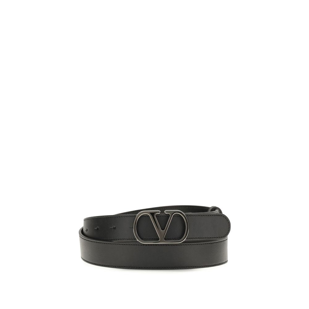 Belt by Valentino Garavani for men in bos taurus calfskin leather black & signature features an artisanal silhouette, showcasing the artisanal craftsmanship of the V Logo Bos Taurus Calfskin Leather Belt collection for a artisanal finish.