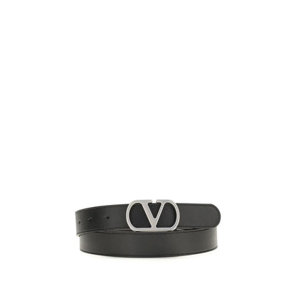 Belt by Valentino Garavani for men in bos taurus calfskin leather & palladium black, palladium & signature presents a artisanal silhouette from the V Logo Bos Taurus Calfskin Leather & Palladium Belt collection, showcasing an artisanal design and refined craftsmanship for a artisanal look.